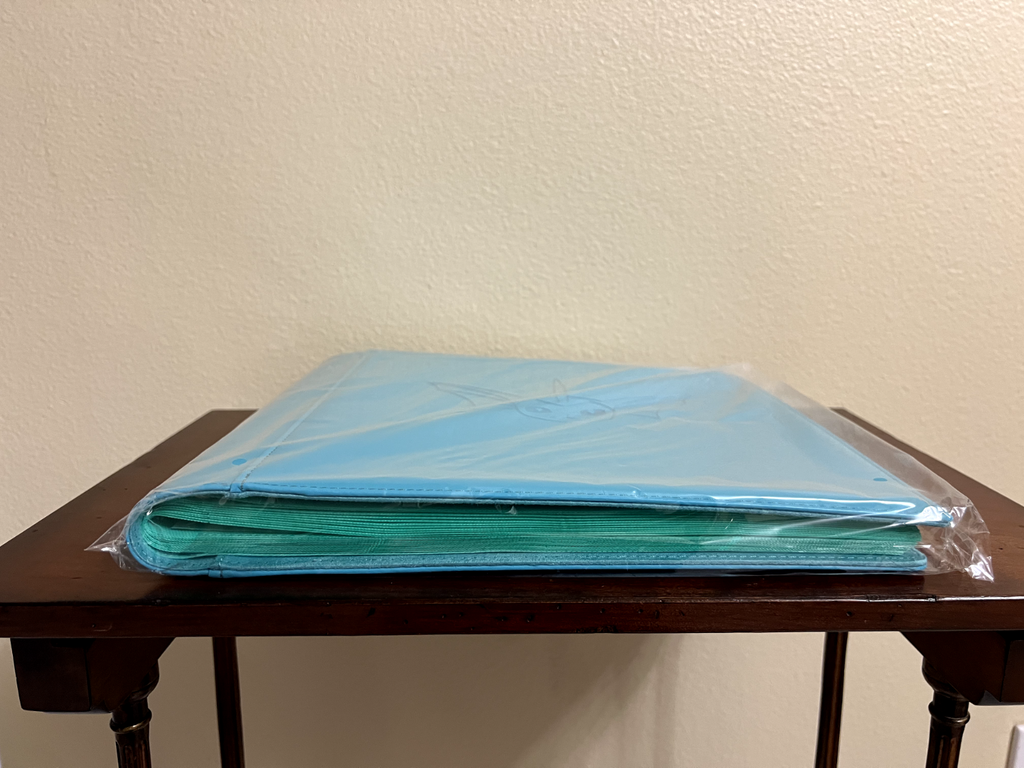 [US SELLER] Pokemon Vaporeon 480 Slot Binder Chinese Eevee Gift Box New Sealed